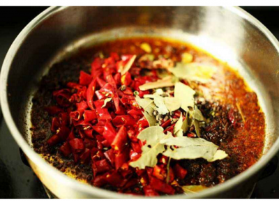 重慶火鍋底料供應商如何進行產(chǎn)品優(yōu)化？