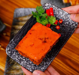 如何慧眼識牛油紅油底料？秘訣在手，美味即成半！