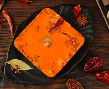 品味重慶經(jīng)典，老火鍋紅油底料入口那一刻，辣香四溢，你嘗過嗎？