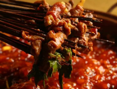 揭秘重慶串串香底料批發(fā)廠家：核心優(yōu)勢(shì)究竟何在？