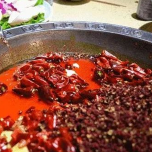 探訪火鍋底料廠：獨(dú)特配方魅力何在？