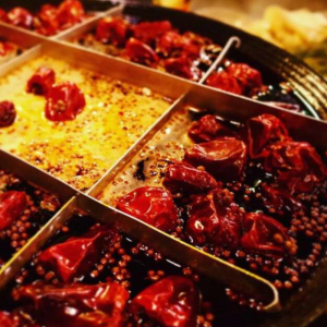 火鍋底料市場(chǎng)紛雜，如何慧眼識(shí)珠選對(duì)食品加工廠？